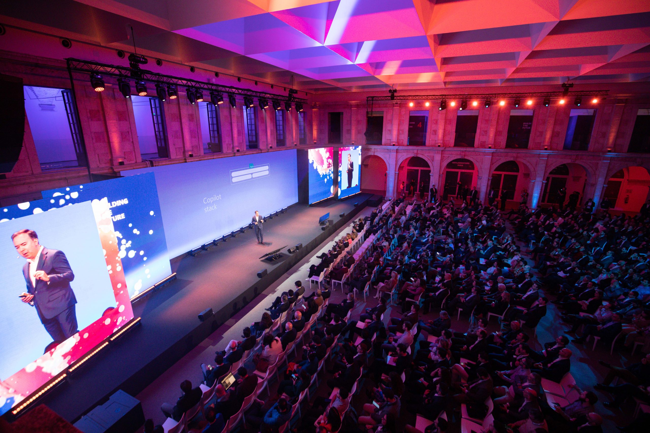 Upper view of a seated crowd watching keynotes during Building the future event, held in Lisbon