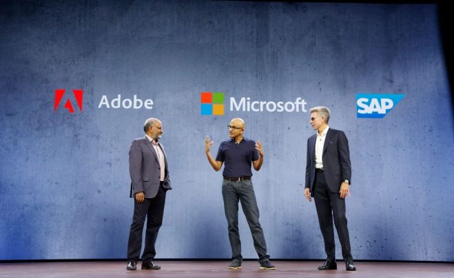 Шантану Нарайен, CEO Adobe; Сатья Наделла, CEO Microsoft, и Билл Макдермотт, CEO SAP, на Microsoft Ignite 2018