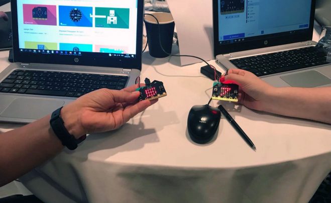 Платы в руках