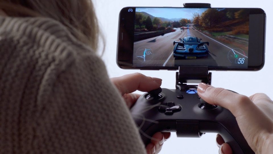 Игра, запущенная через Project xCloud на мобильном устройстве