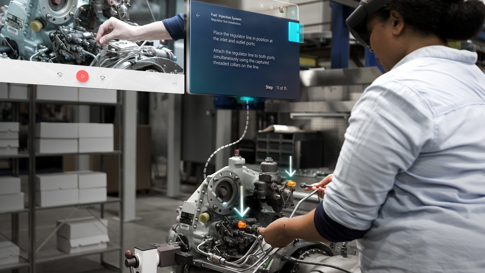 :Женщина в очках HoloLens 2 от Microsoft проводит ремонт двигателя