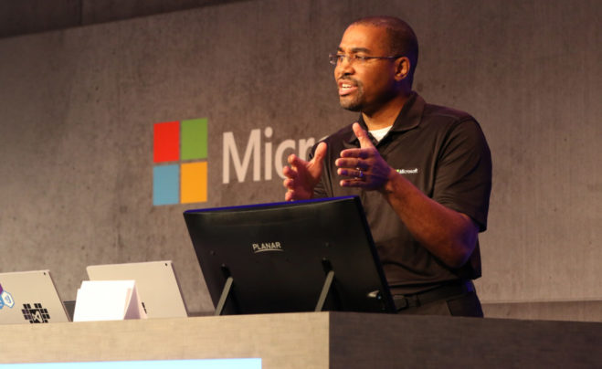 Донован Браун на сцене Build 2019