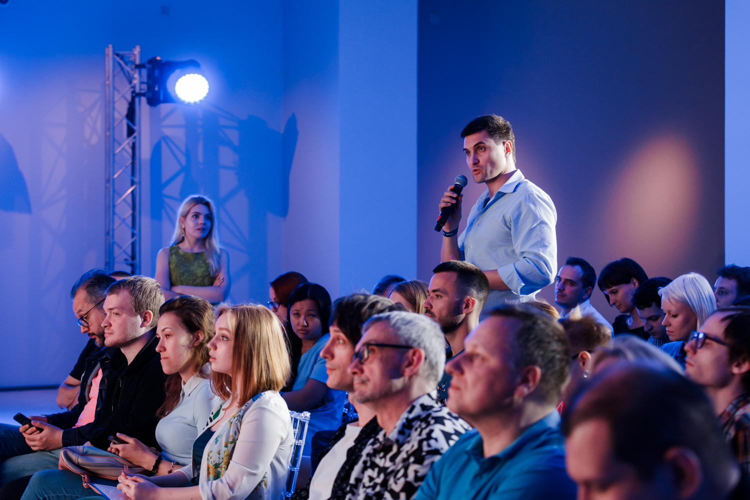 Вопрос из зала на дискуссии о том, можно ли считать ИИ создателем арт-объекта