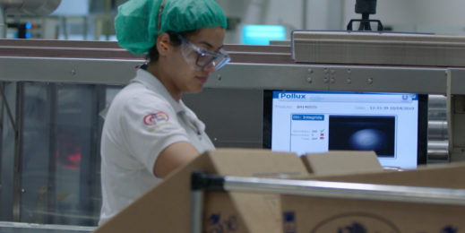 на заводе Unilever в Валиньюсе, Бразилия.