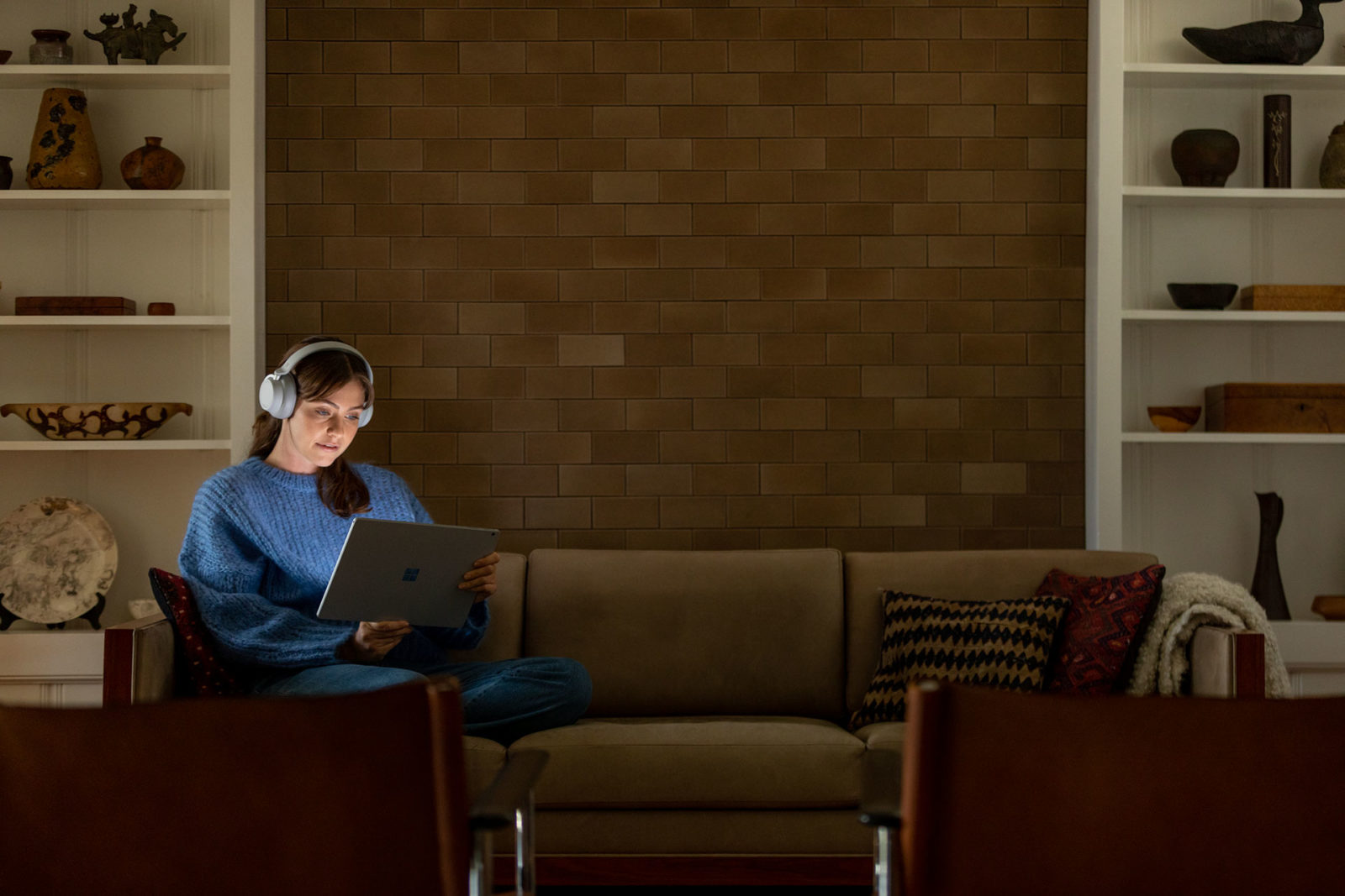 Девушка с ноутбуком