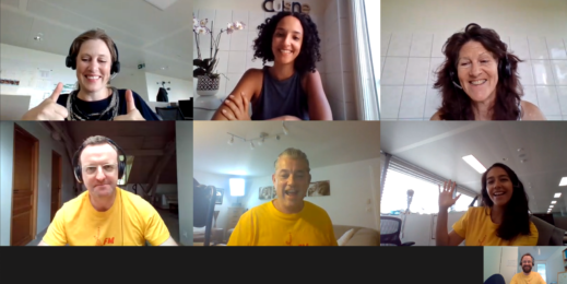 Заглавное фото: все члены команды Jab FM улыбаются во время недавнего эпизода утреннего шоу Барри и Энди.