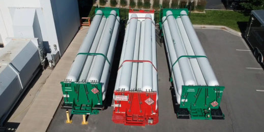 Заглавное изображение: компания Microsoft использовала водород, хранящийся в резервуарах на прицепах, припаркованных возле лаборатории недалеко от Солт-Лейк-Сити (штат Юта), для заправки водородных топливных элементов, которые питают ряд серверов центра обработки данных в течение 48 часов подряд. Фото: Power Innovations.