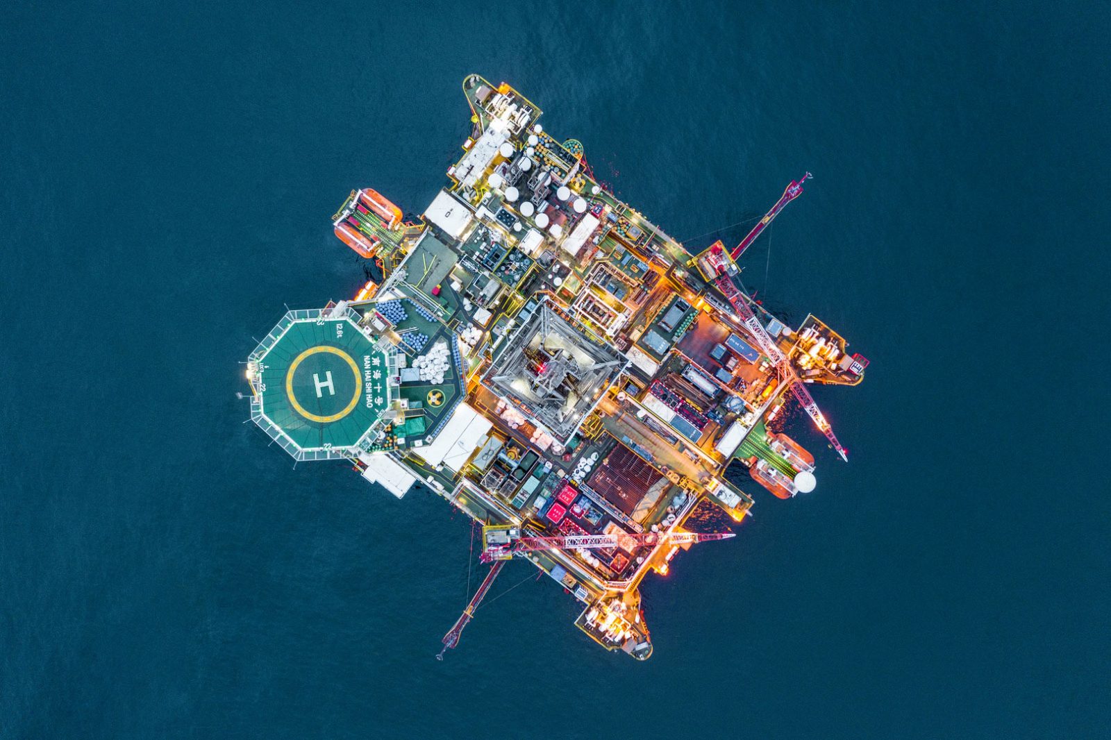 морская платформа газпромнефть вид сверху