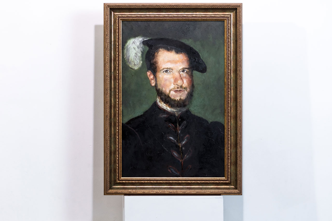 Диджей и стример Хоббит в образе герцога д` Этамп