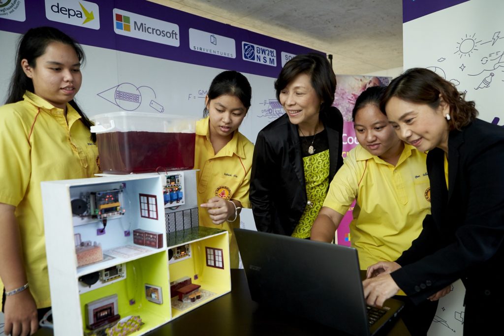 Winning team showcases their IoT fire alarm solution