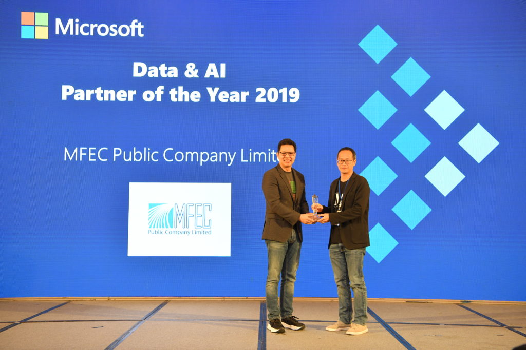 Executives in award presentation