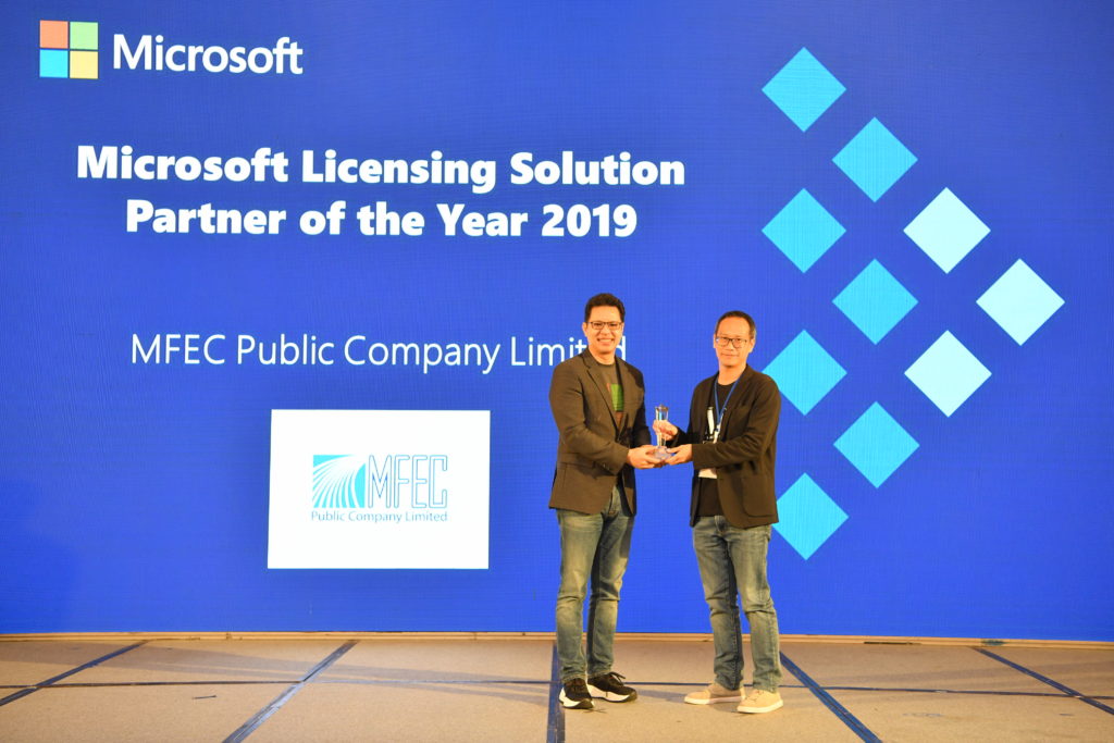 Executives in award presentation