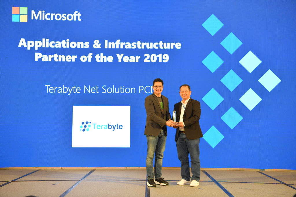 Executives in award presentation