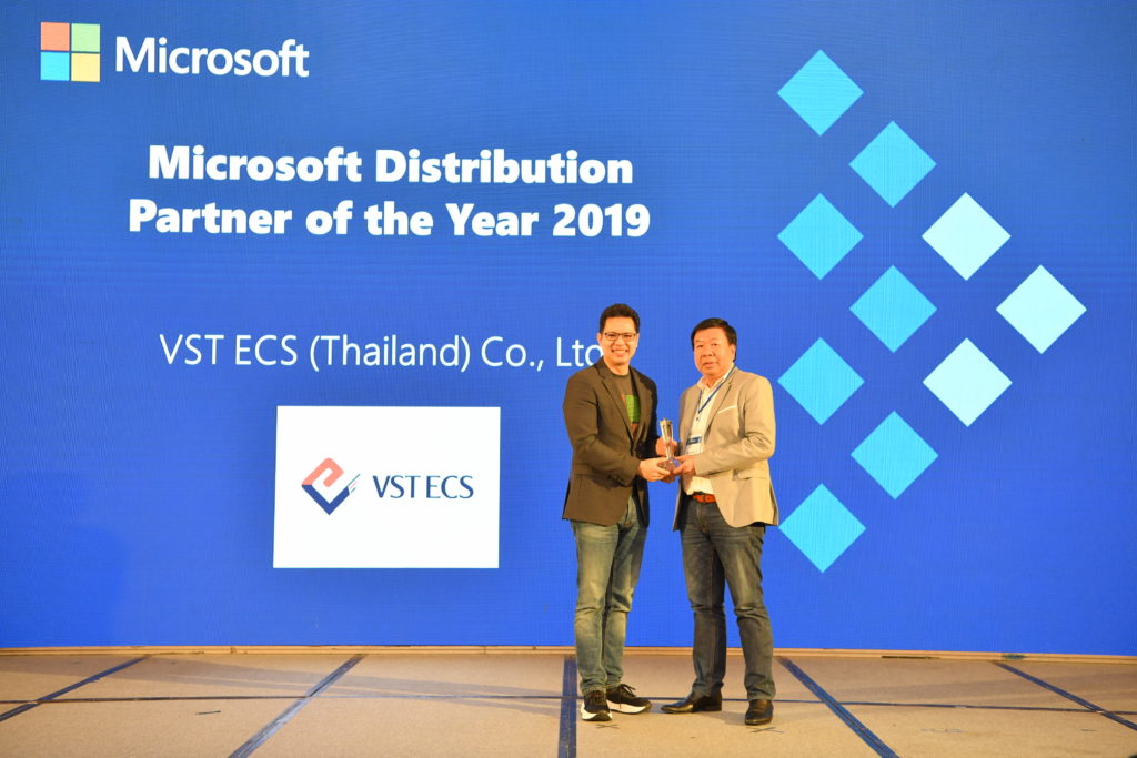 Executives in award presentation