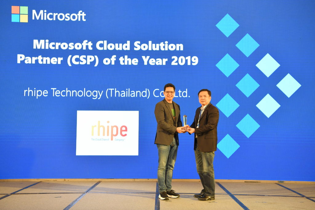 Executives in award presentation