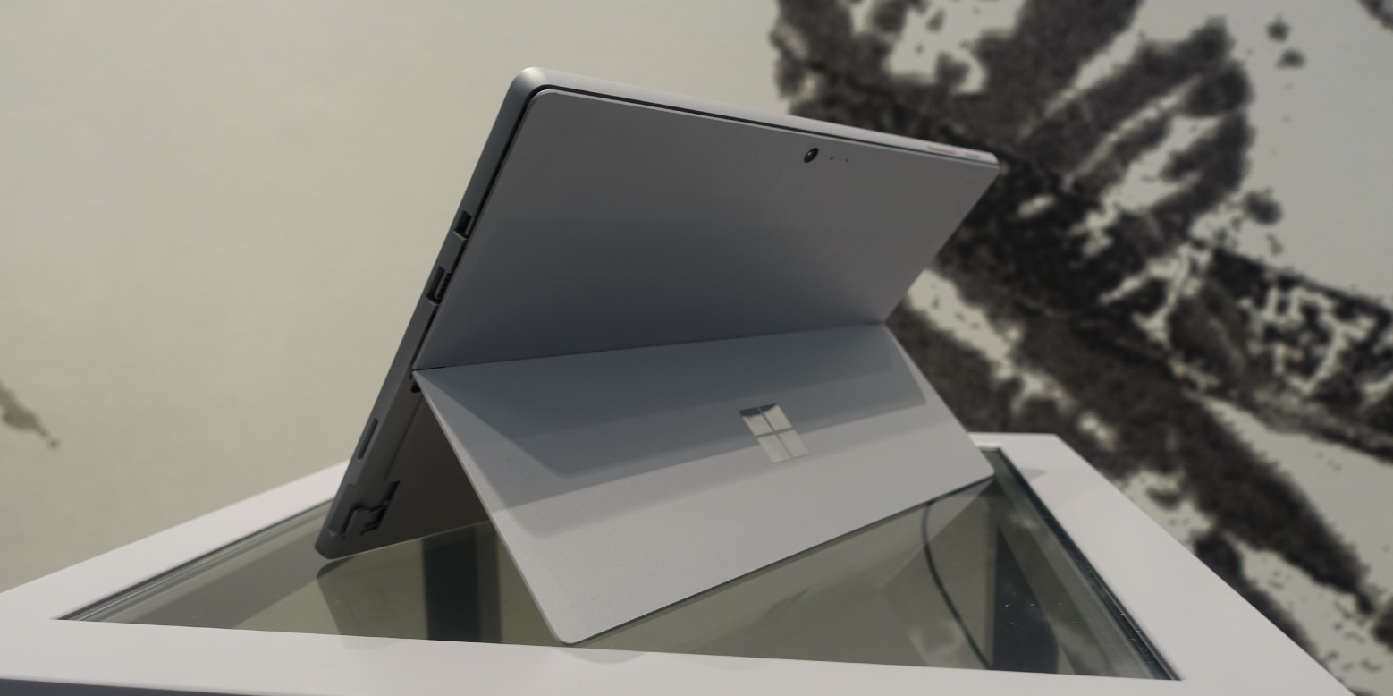 Surface Pro の LTE 対応モデルを、法人向けに 12 月 8 日（金