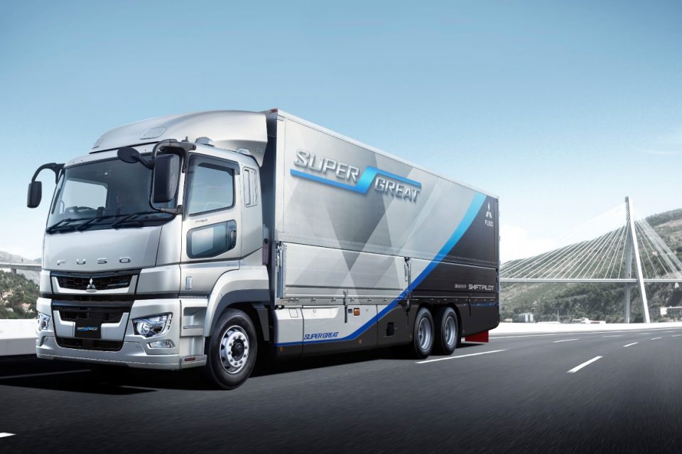 三菱ふそうトラック・バス株式会社の AI、IoT や Mixed Reality を活用した デジタルトランスフォーメーション推進を支援