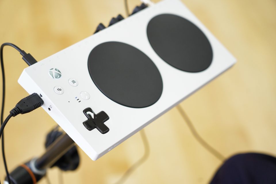 Microsoft - 【動作確認済み】Microsoft Xbox アダプティブ コントローラー Microsoft - 【動作確認済み】Microsoft Xbox アダプティブ
