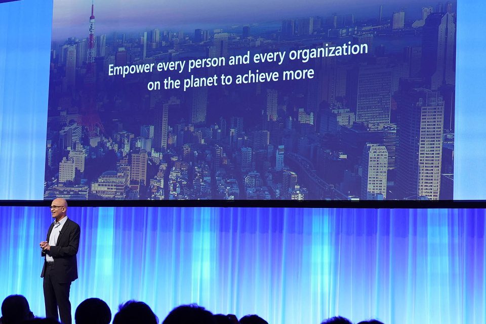 マイクロソフト 会長 兼 CEO サティア ナデラ 来日、「Do more with less (より少ないリソースでより多くのことを実現)」を提唱
