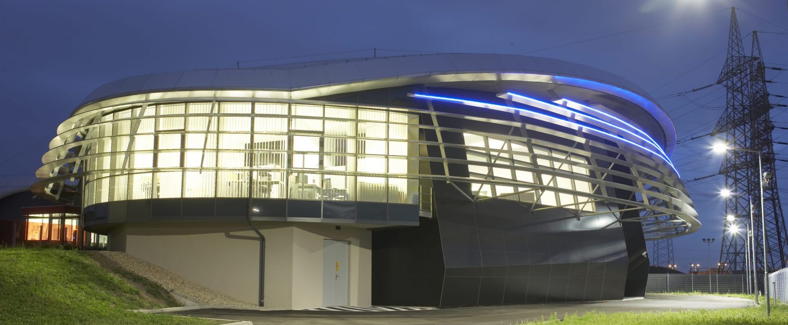 Steuerzentrale APG bei Nacht