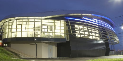 Steuerzentrale APG bei Nacht