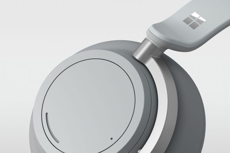 Designed with Skype in mind, there are two beam-forming microphones on each ear cup to focus on the sounds you want to capture, for excellent call experiences.