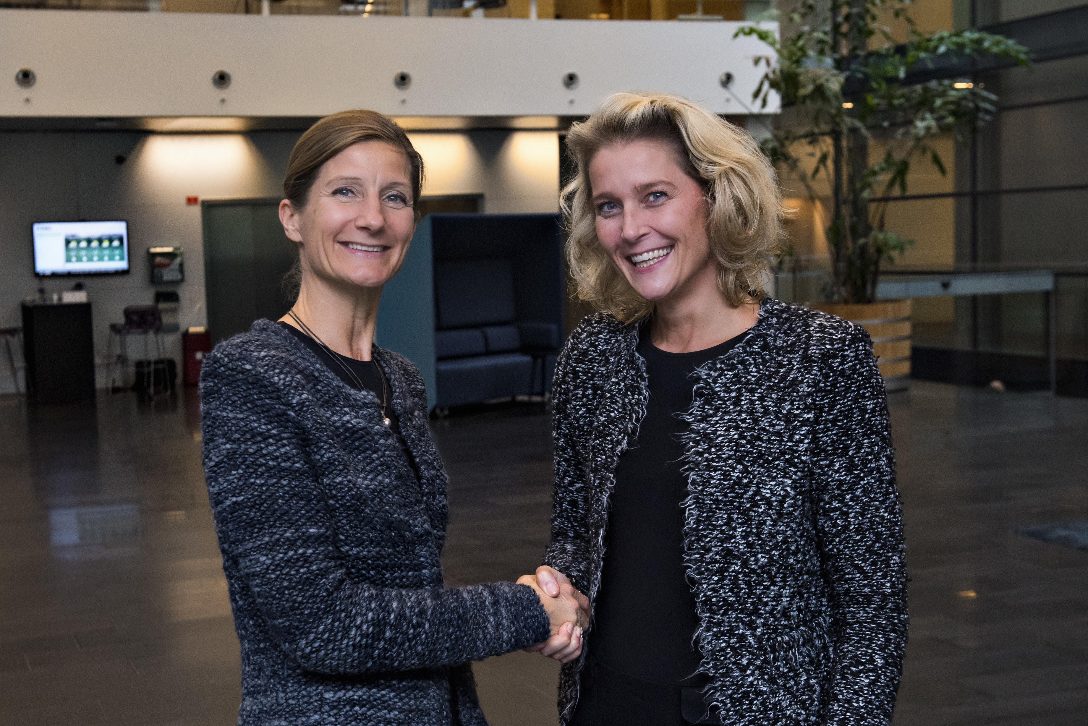 Mette Louise Kaagaard, direktør i KMD, Marianne Dahl Steensen, administrerende direktør i Microsoft Danmark