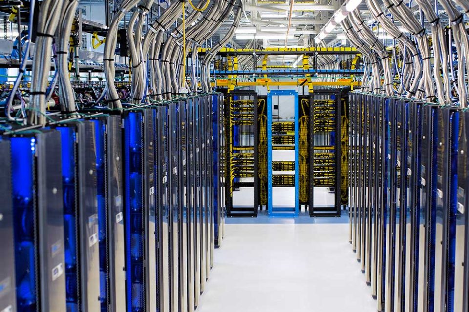 صورة لمركز بيانات