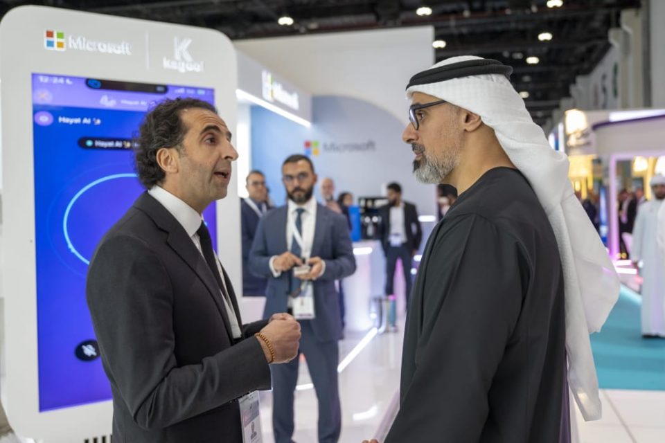 سمو الشيخ خالد بن محمد بن زايد، ونعيم يزبك، يتحدثان في أسبوع أبوظبي العالمي للصحة