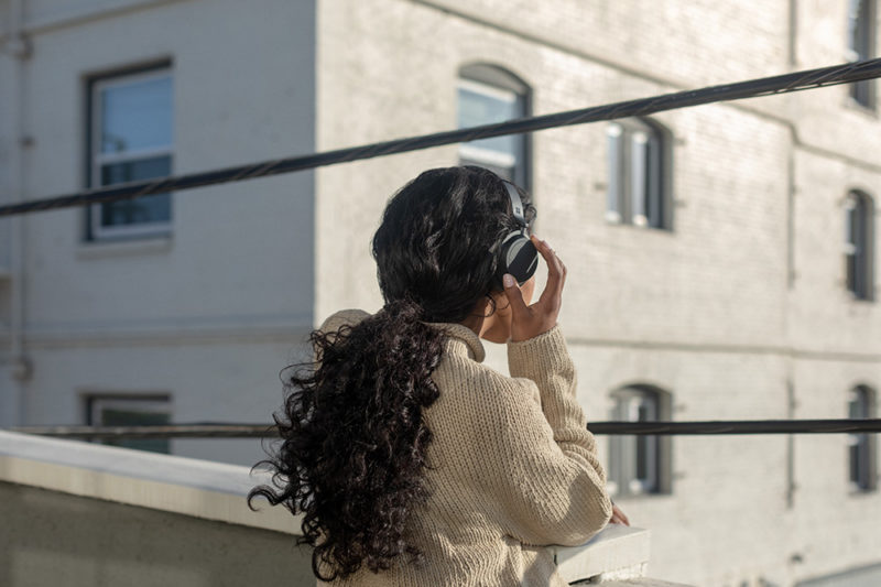 surface-headphones-2-context-3