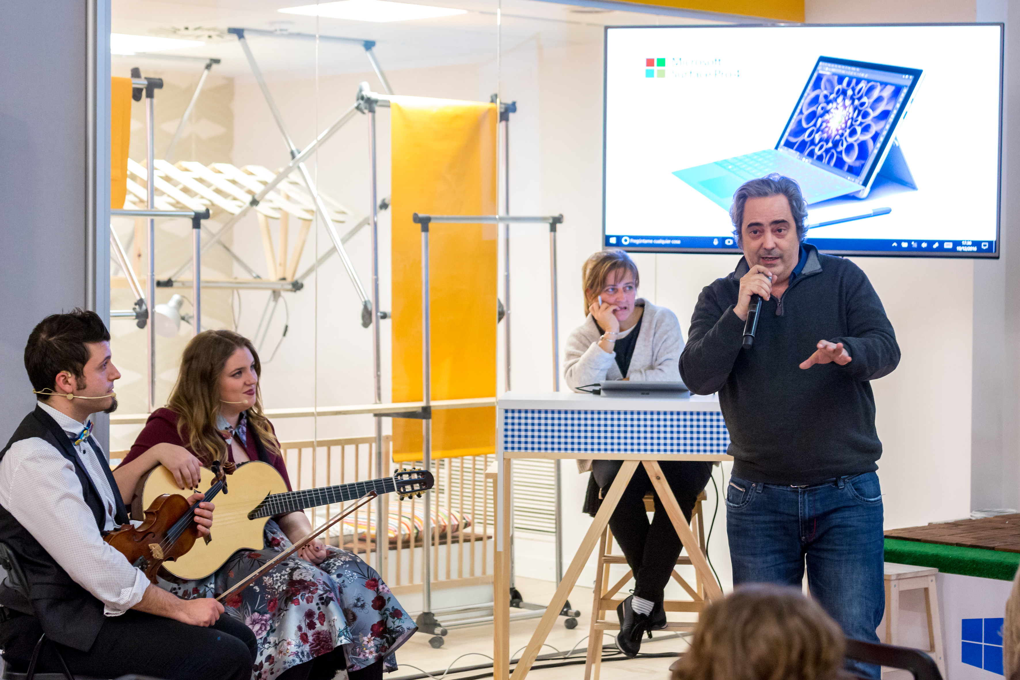 Escritura del cuento colaborativo de Microsoft en Office Jam