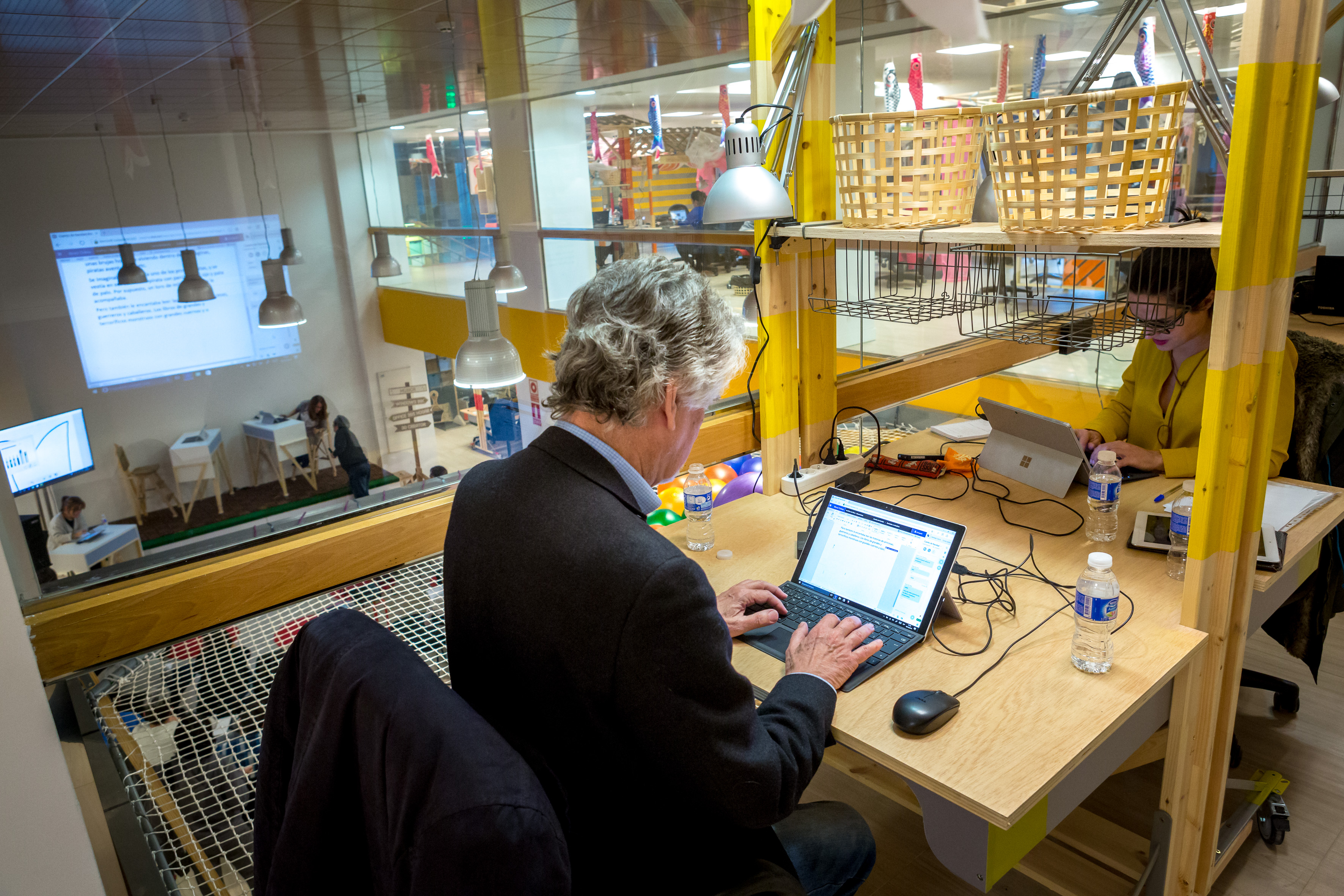 Escritura del cuento colaborativo de Microsoft en Office Jam