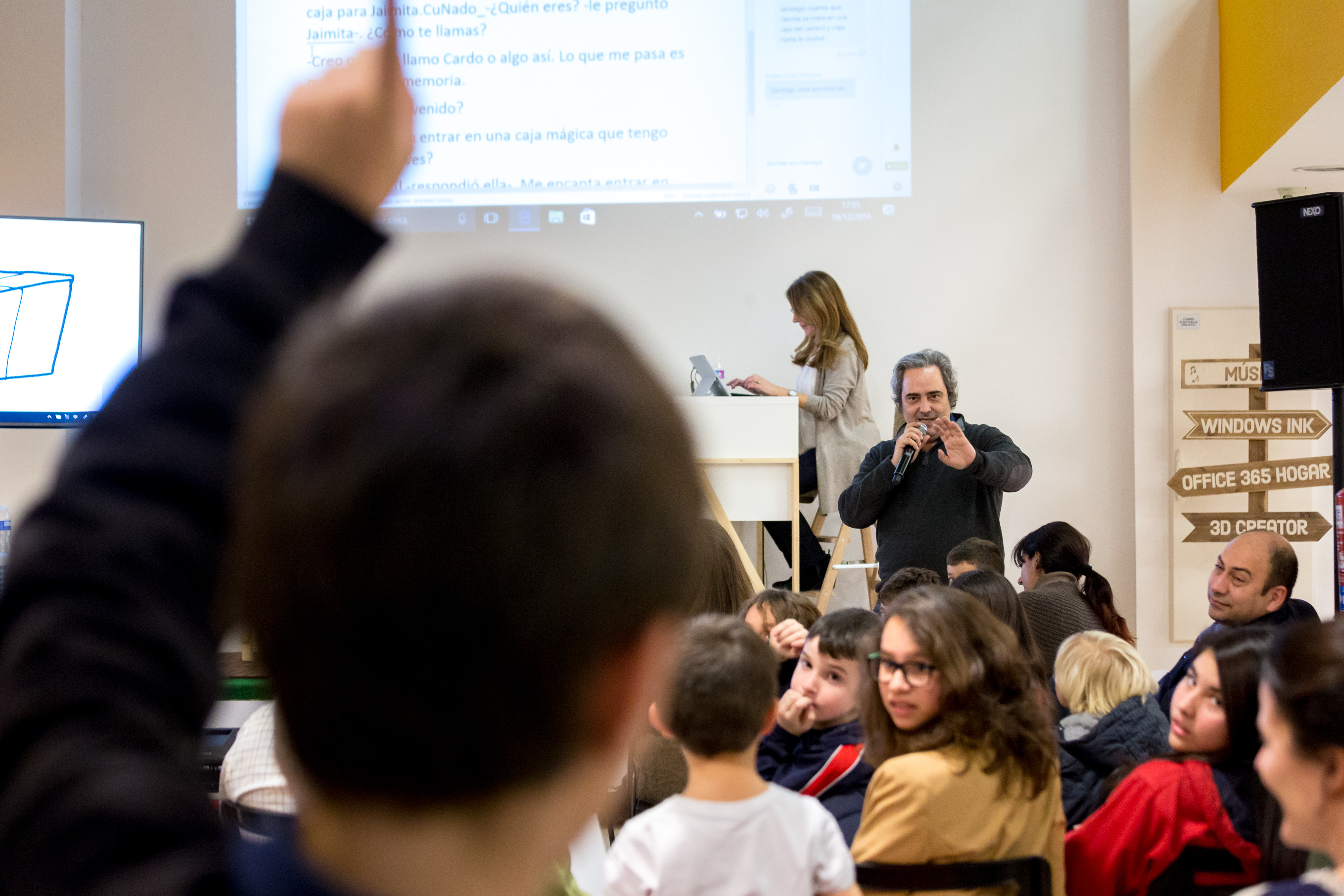 Escritura del cuento colaborativo de Microsoft en Office Jam