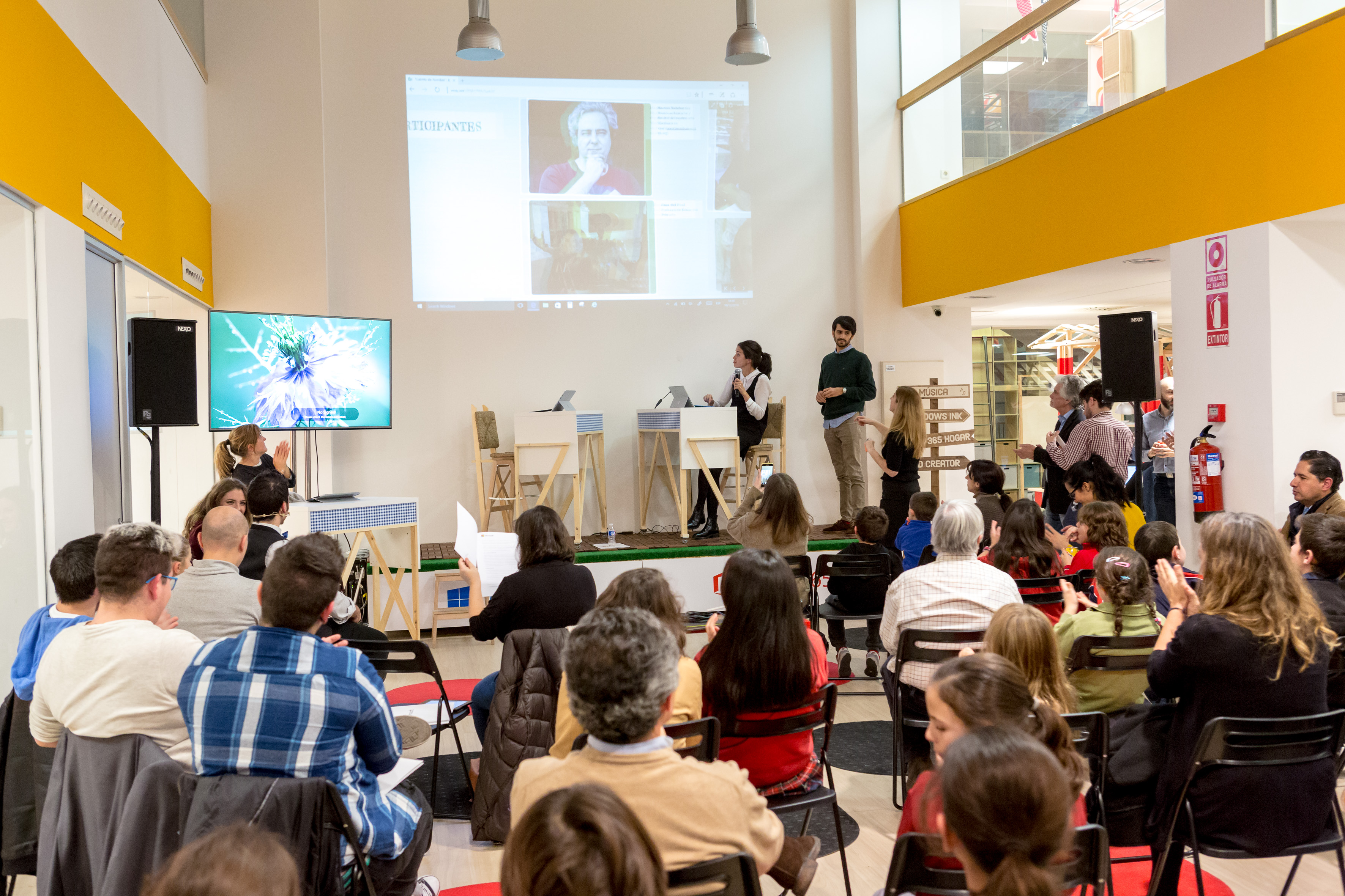 Escritura del cuento colaborativo de Microsoft en Office Jam