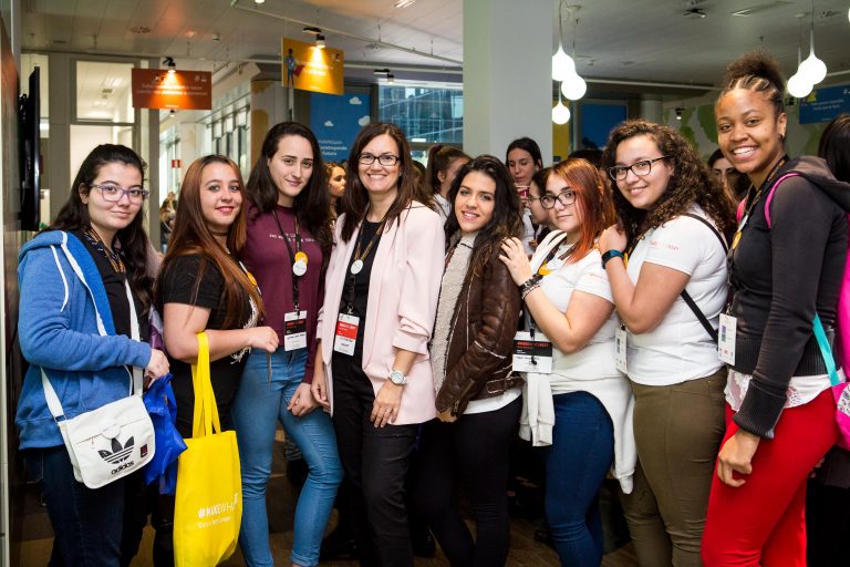 Microsoft ayuda a las niñas a estudiar STEM