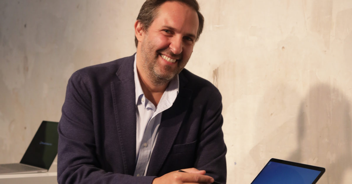 Surface Pro X, Antonio Cruz