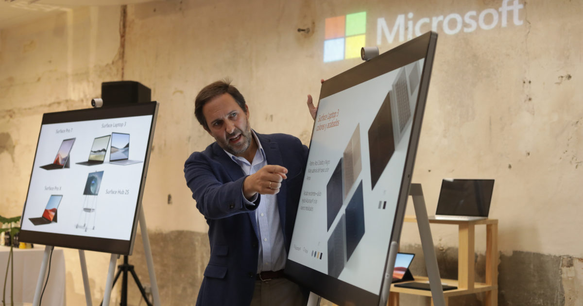 Presentación con Surface Hub 2S