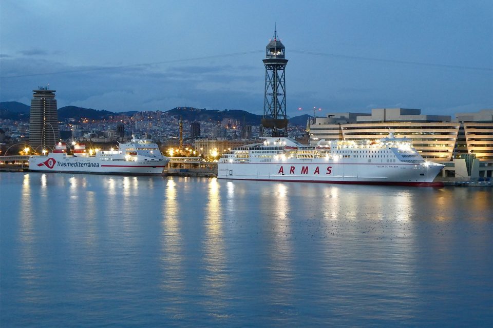 Buques de Trasmediterránea en Barcelona