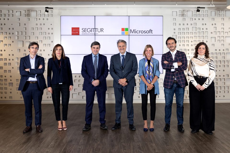 Equipo de MS y SEGITTUR en firma de acuerdo
