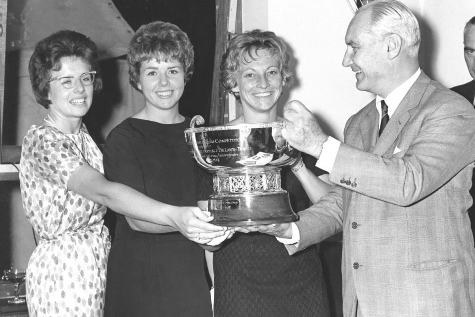 Billie Jean King recogiendo un premio