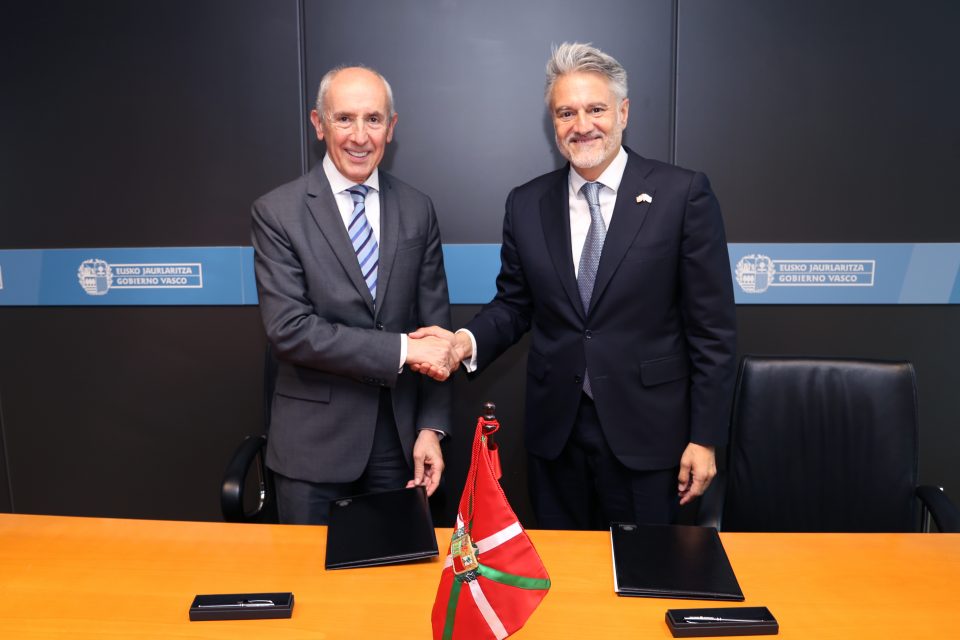 Firma acuerdo colaboración Microsoft y Gobierno Vasco