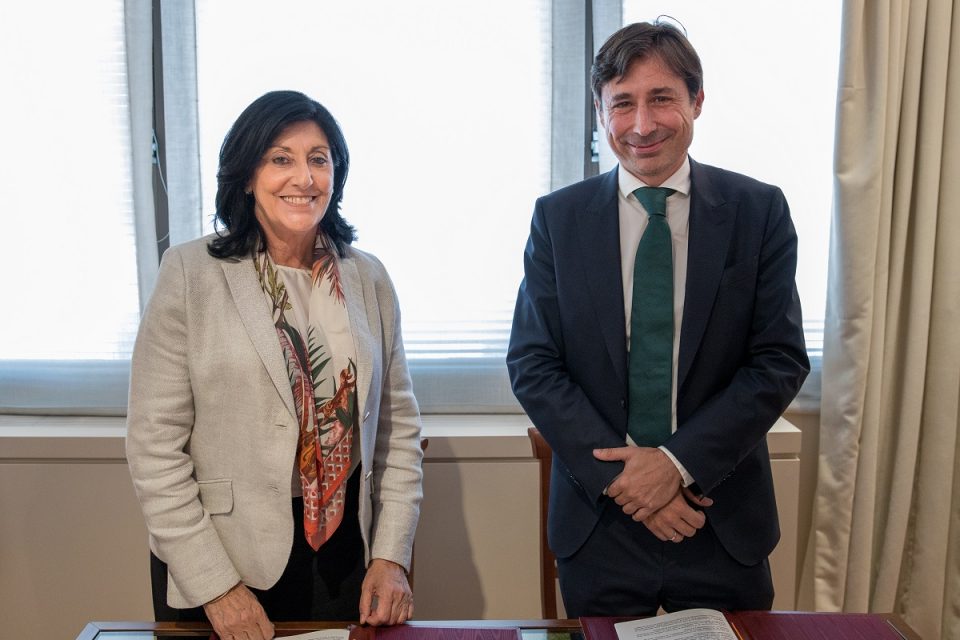Esperanza Casteleiro, secretaria de Estado y directora del CNI y del CCN y Paco Salcedo, Presidente de Microsoft España.
