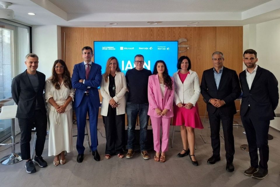 Directivos en la presentación del Observatorio IAON