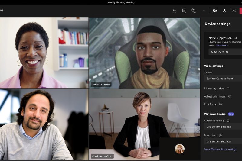 Screenshot of Microsoft Teams meeting window for a weekly planning meeting with device settings open on the right