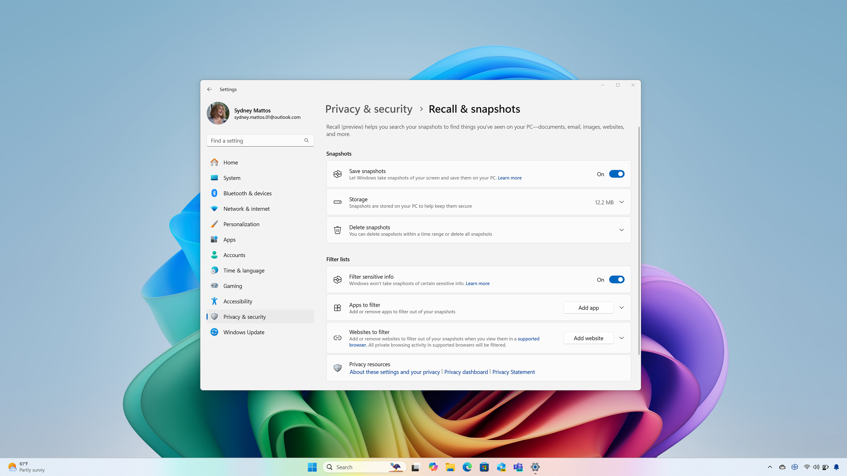 Settings window is open to the Privacy & Security - Recall & Snapshots page. The page displays a menu of options for Snapshots and Filter lists such as Save Snapshots, Storage and Apps to filter.