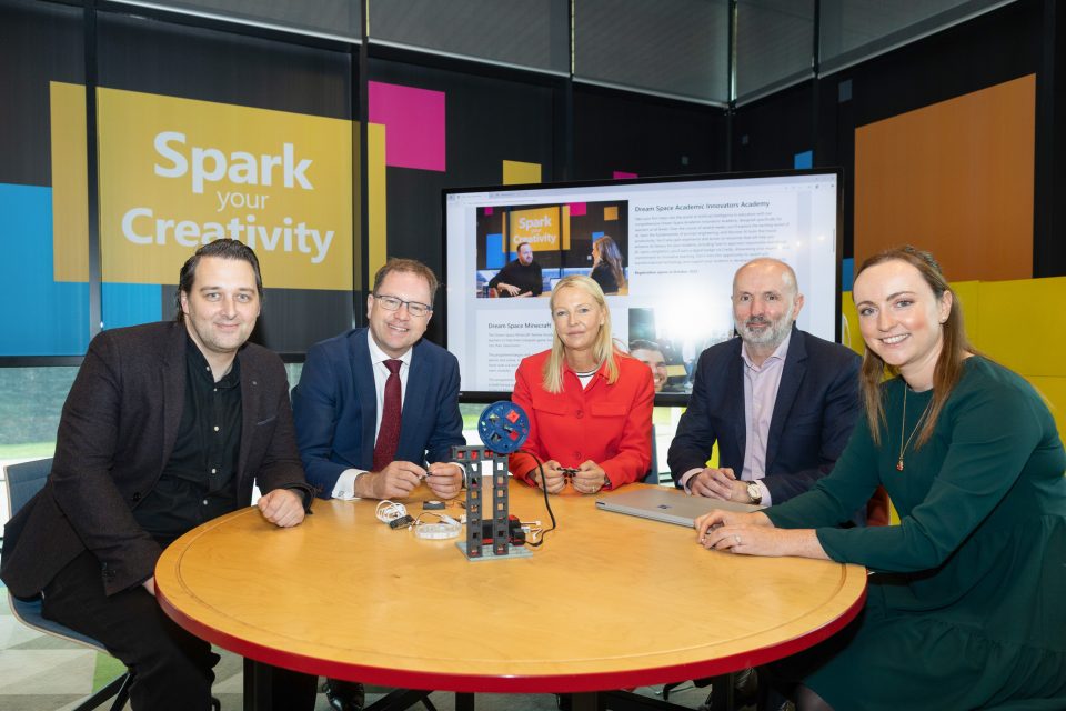 • Minister for Further and Higher Education, Research, Innovation and Science James Lawless TD • James O’Connor, Microsoft Ireland Site Leader and Corporate Vice President of Microsoft Global Operations Service Centre • Catherine Doyle, General Manager Microsoft Ireland • Teachers Colin Brennan and Rachel Reynolds from Stepaside Educate Together Secondary School.
